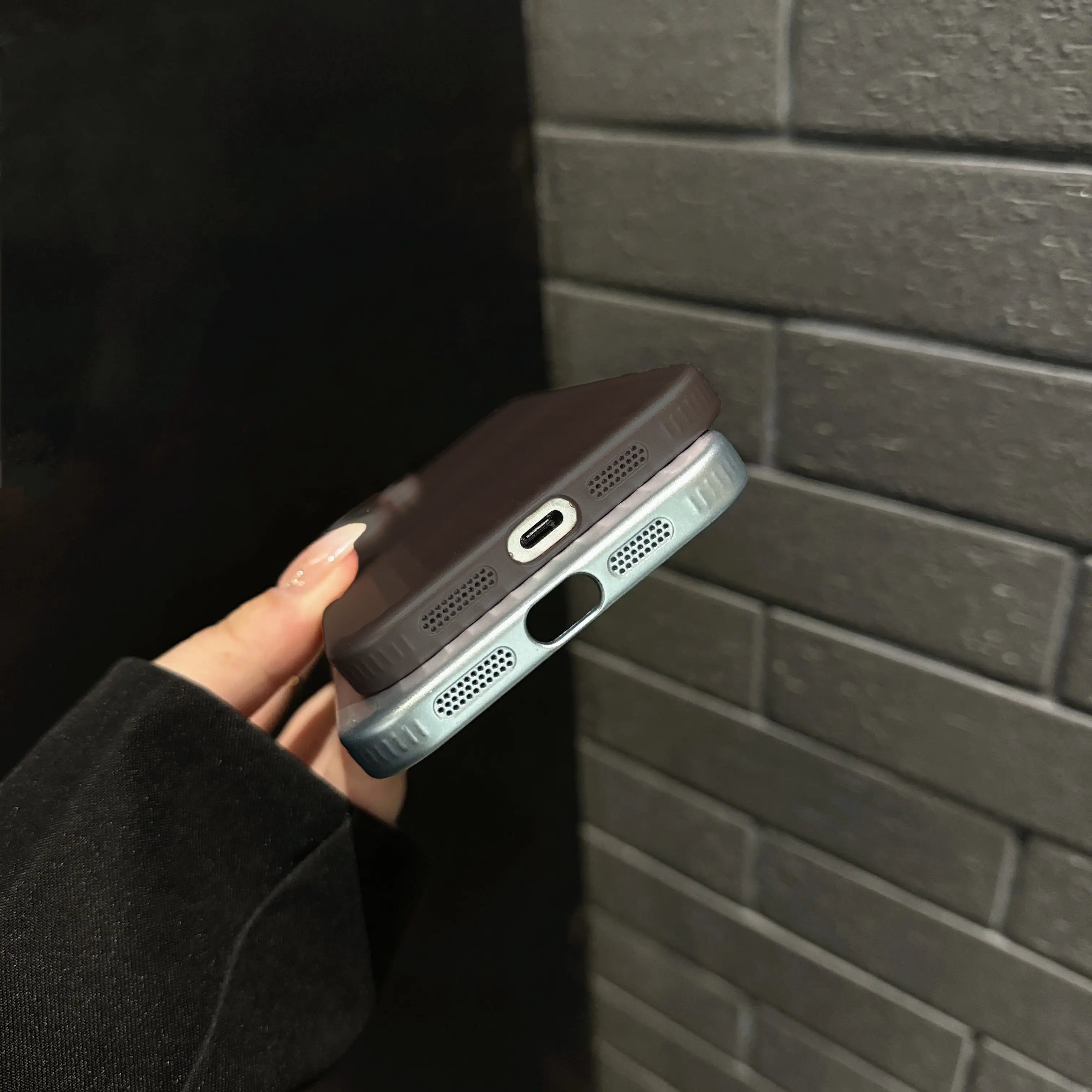 iPhone 16 Series : Corrugated Pattern Stripes Hard Case