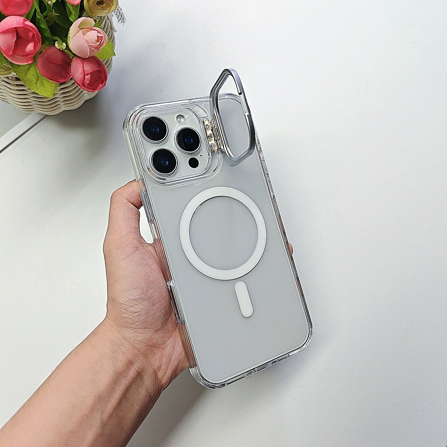 iPhone 16 Series: Camera Kickstand Anti-Yellow MagSafe Case