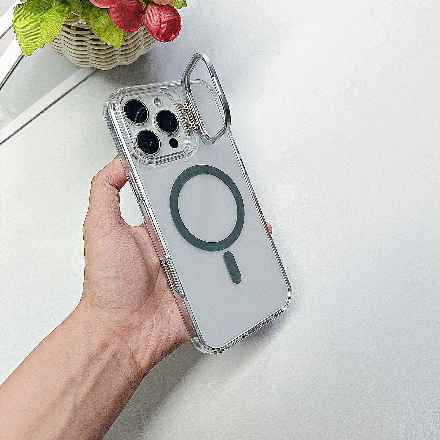 iPhone 16 Series: Camera Kickstand Anti-Yellow MagSafe Case